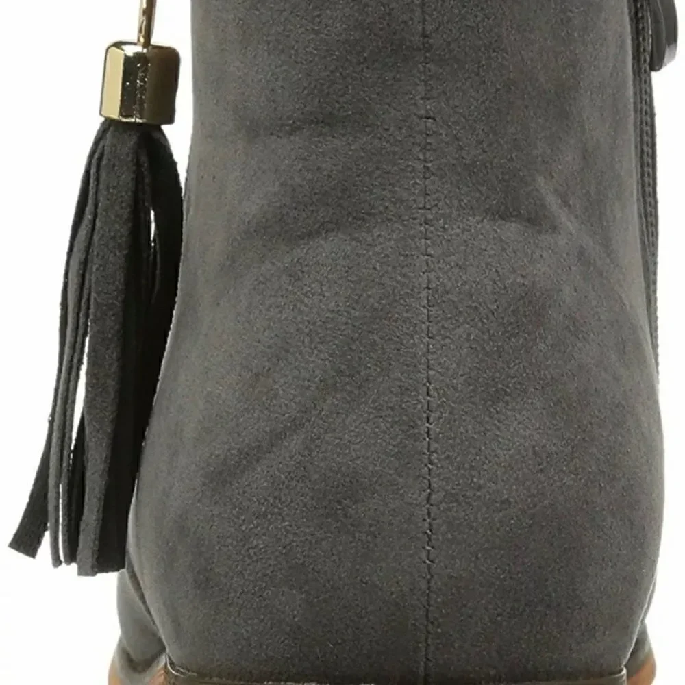 💥Brinley CO. Side zip faux suede ankle Boot Size:6